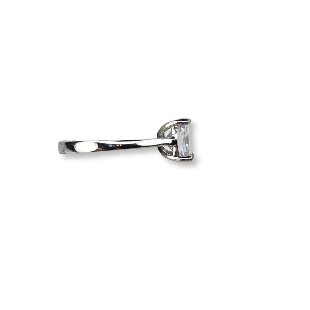 Jeulia engagement ring